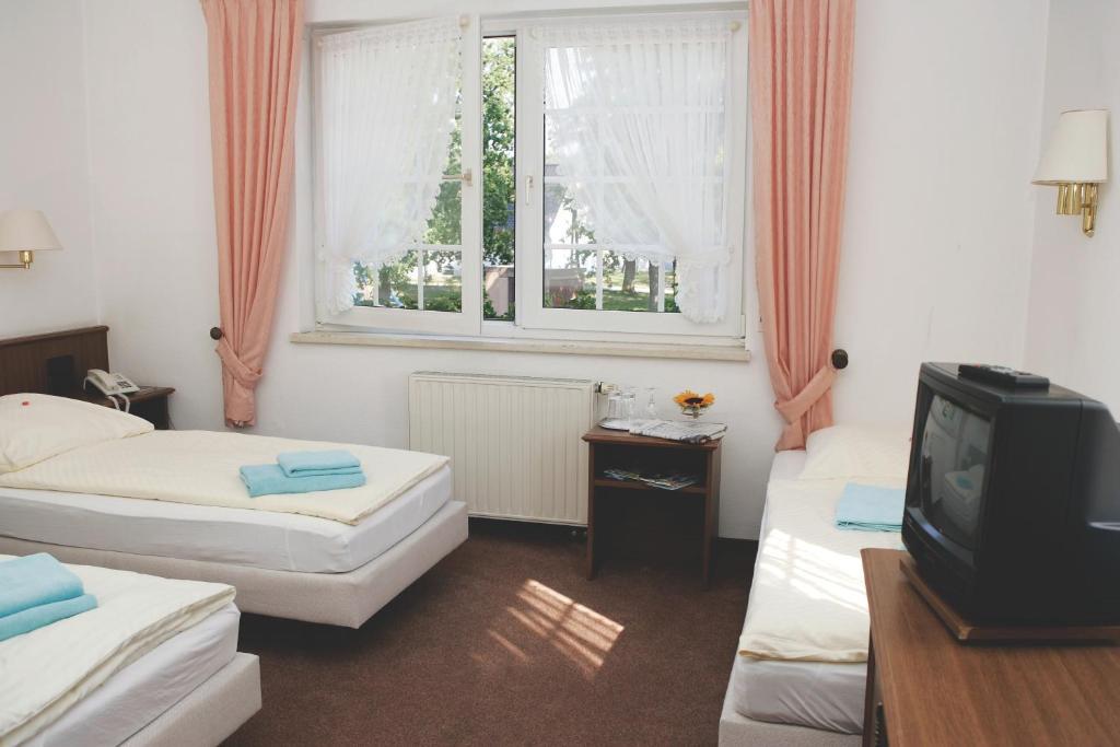 Hotel & Gasthaus Zum Eichenkranz Kolzenburg Room photo