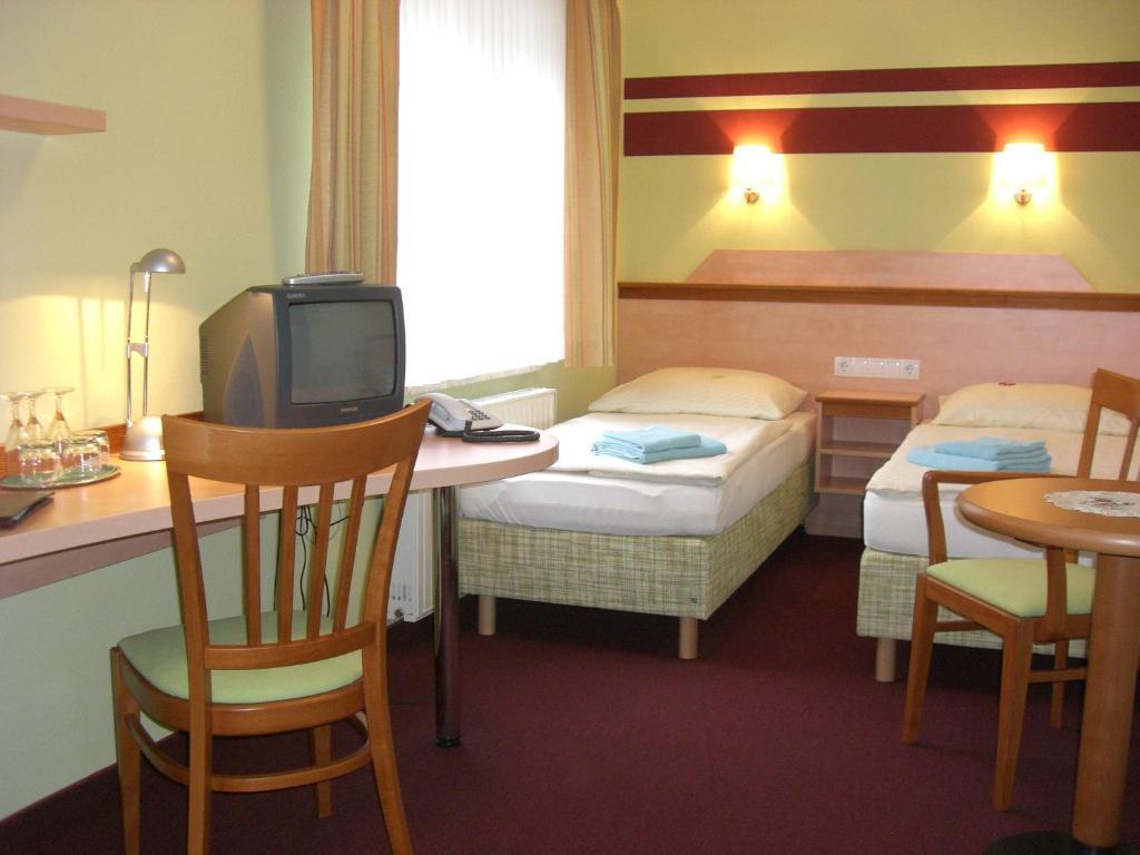 Hotel & Gasthaus Zum Eichenkranz Kolzenburg Room photo